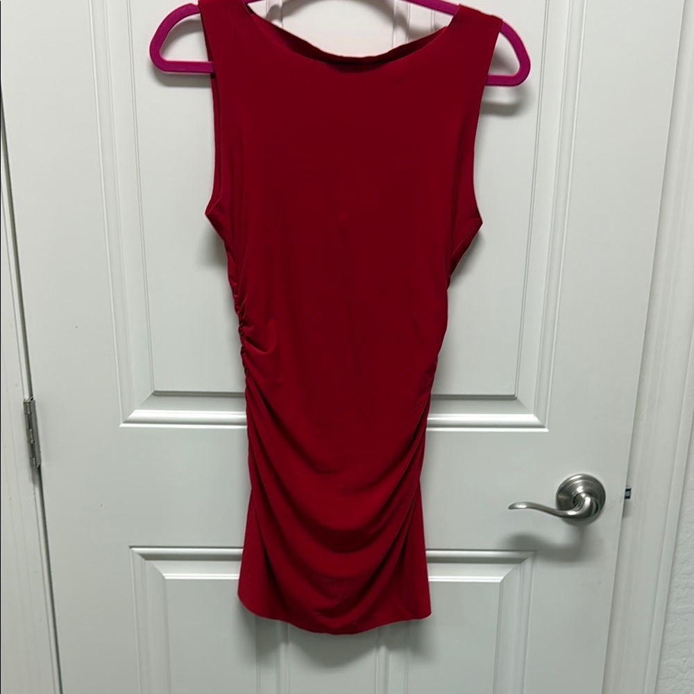 Norma Kamali Pickleball
Elegant Red Sleeveless Dress